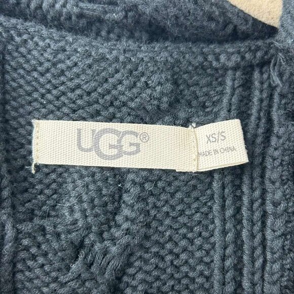 Ugg Womens XS/S Cape Poncho Black Cable Knit Sweater Arm Holes Pockets Oversized - Picture 3 of 14